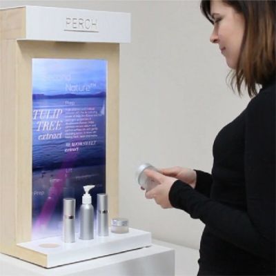 想要設(shè)計一個能吸引眼球的展示柜就找展示柜廠家